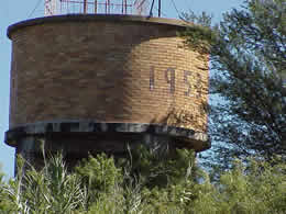 The water tank depicting the year the reserve was opened